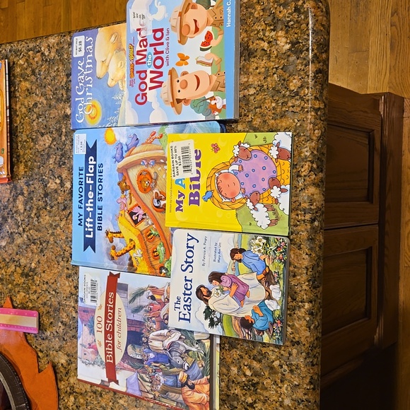 Children's religious book bundle - 6 books - Picture 1 of 10